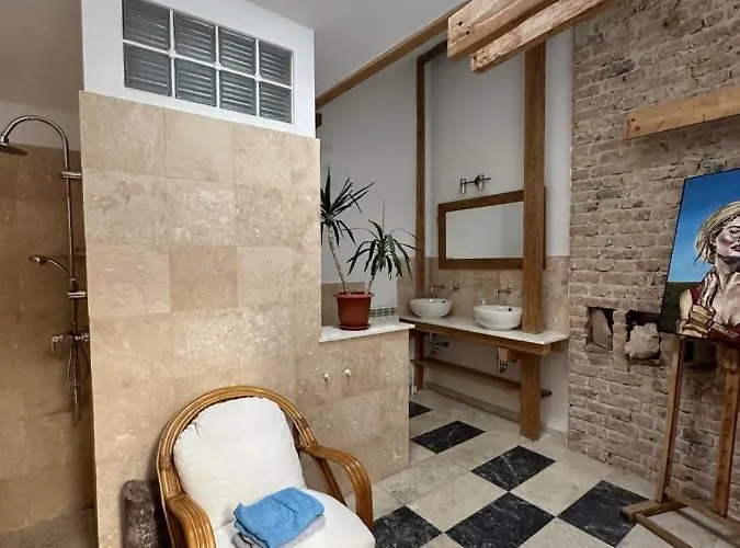 아파트 Rustic 2 Next To *